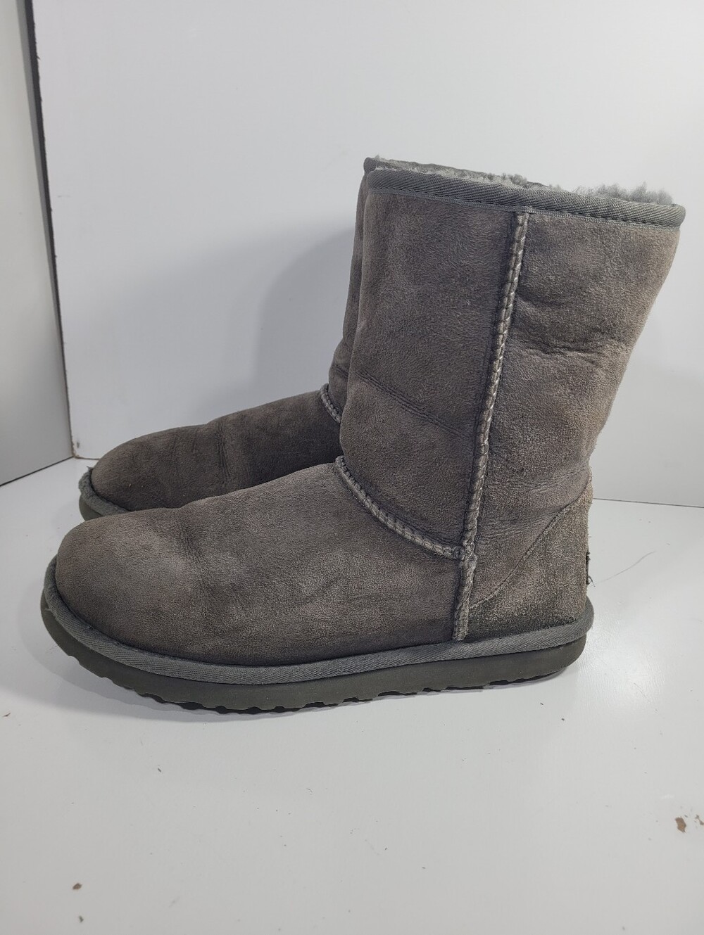 UGG Classic Short 5825 Women's Boots Size 9 Grey Suede Sheepskin Winter Mid-Calf